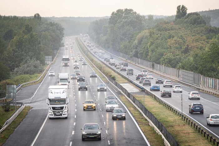Több kilométeres terelések kezdődnek az M7-esen