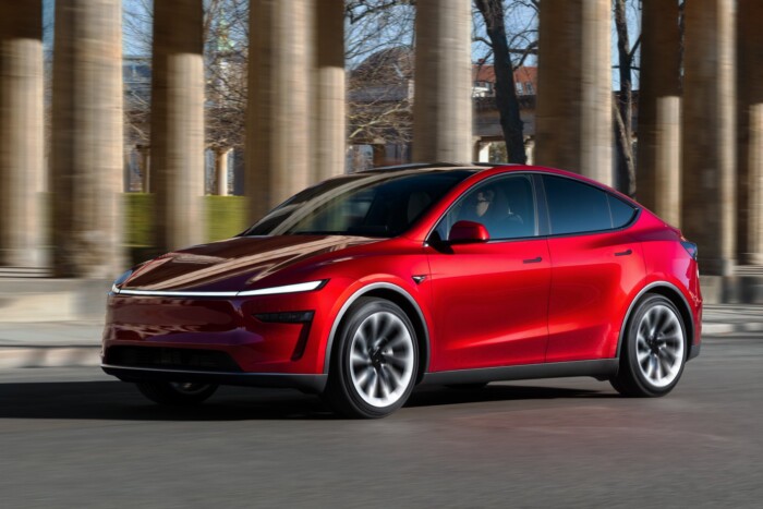 Félpénzért szórják ki a Teslákat 8