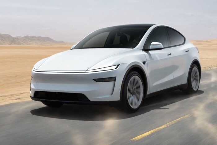 Félpénzért szórják ki a Teslákat 7