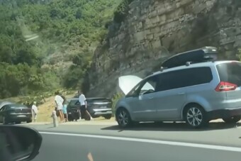 Rejtélyes, tömeges lerobbanás történt az autópályán