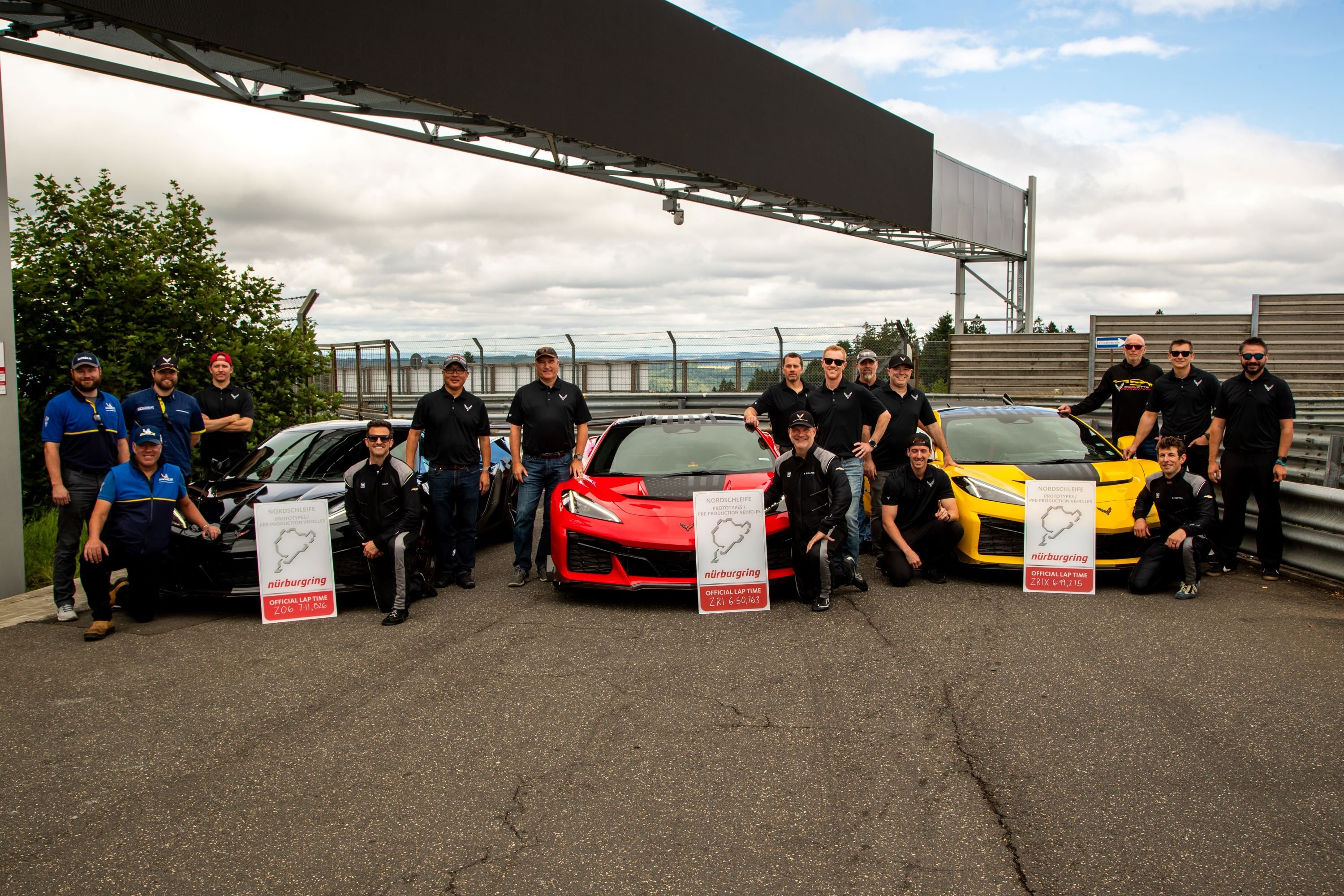 Corvette development engineers and engineers from Michelin pictu | Vezess | Vezess
