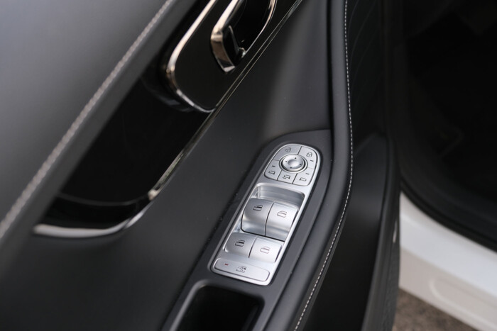 Ezen az autón nem fognak ki a magyar utak 15