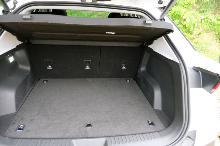 Ezen az autón nem fognak ki a magyar utak 14