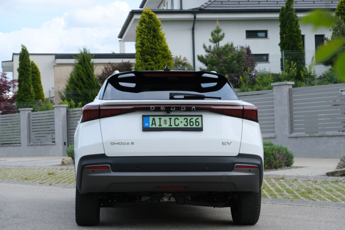 Ezen az autón nem fognak ki a magyar utak 24