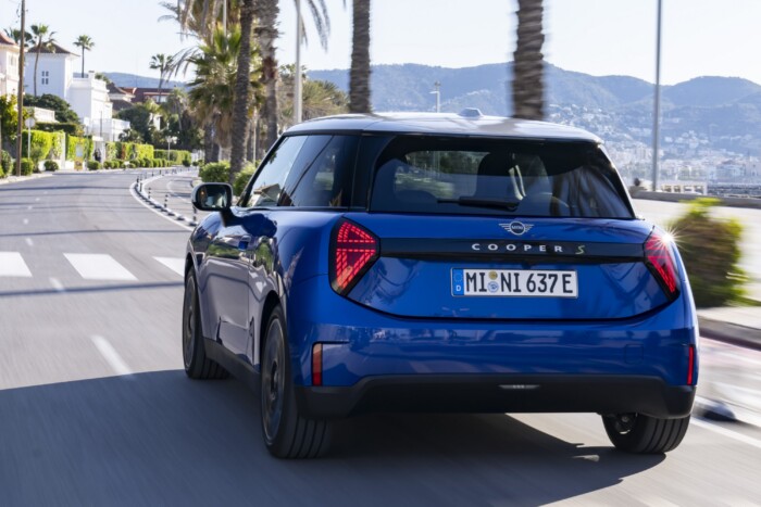 Hárommillió autóba szerelt villanymotort a BMW 7 | Vezess Hárommillió autóba szerelt villanymotort a BMW 7