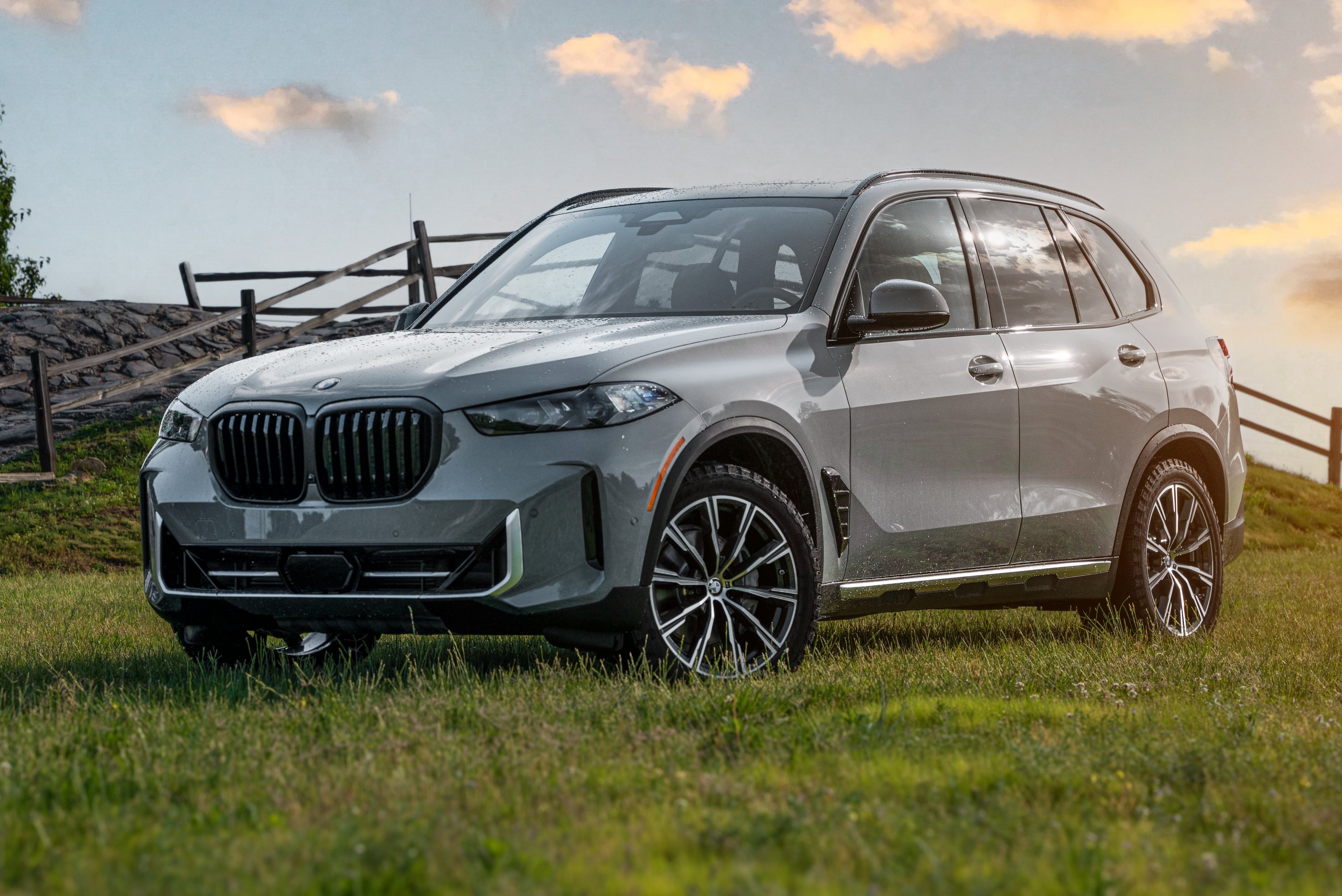 p90557154_highres_the-bmw-x5-silver-an | Vezess | Vezess