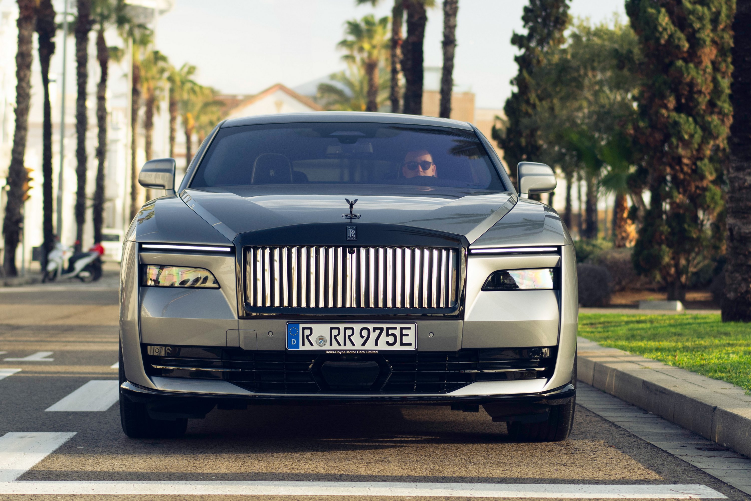 Rolls-Royce Black Badge Spectre | Vezess | Vezess