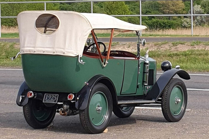 Százéves autót árulnak itthon 1 | Vezess Százéves autót árulnak itthon 1