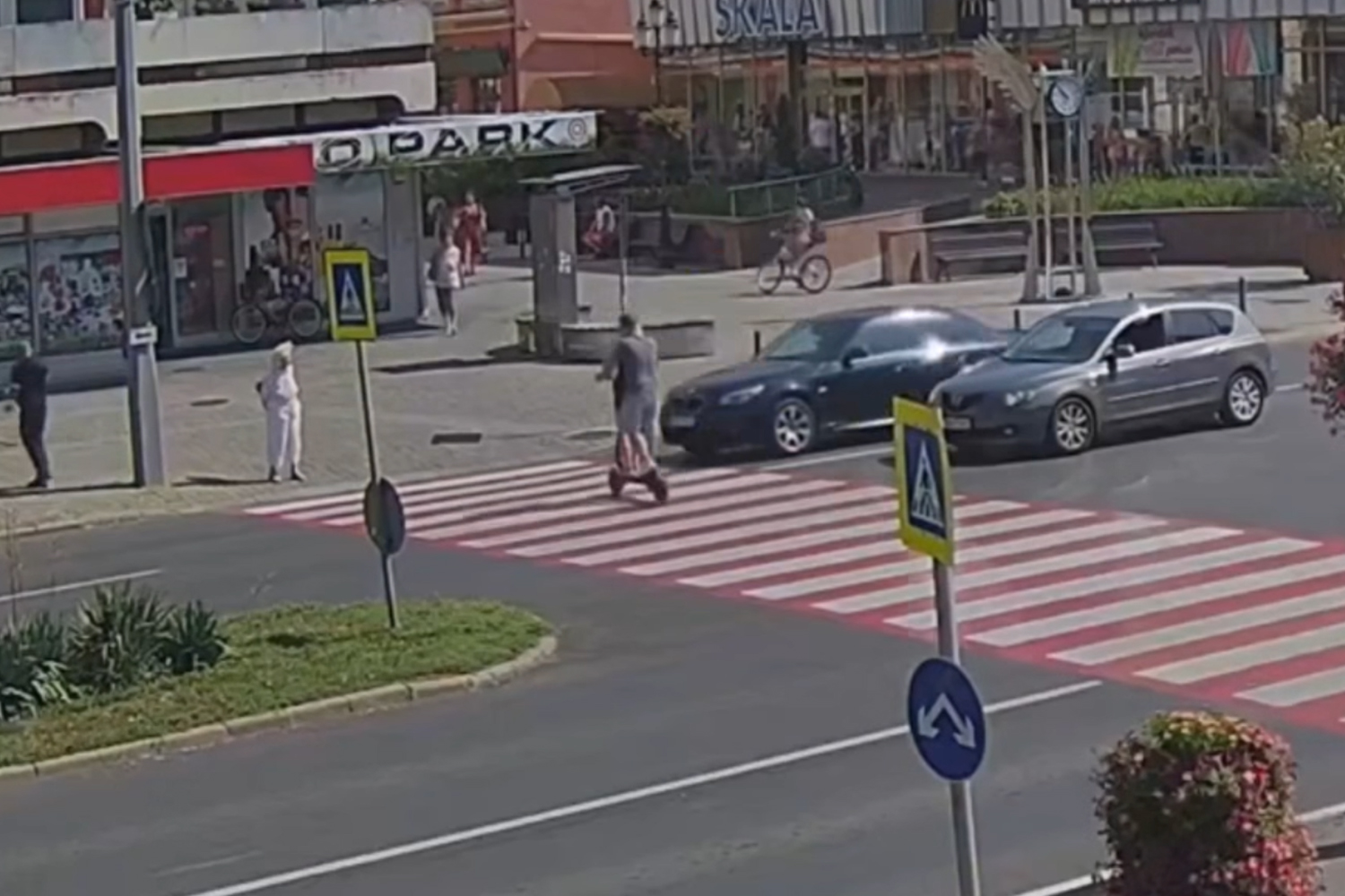 Kegyetlen rolleres gázolások több hazai zebrán, a rendőrség videón mutatja meg Kép