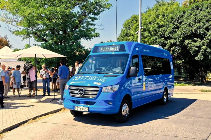 Itt a busz, ami akkor jön, amikor szeretnéd