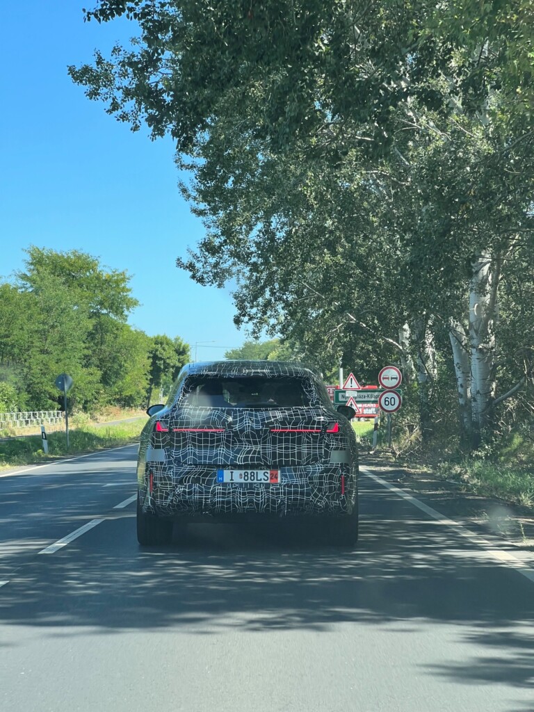 Álcázott BMW-k járják Nyíregyházát 2