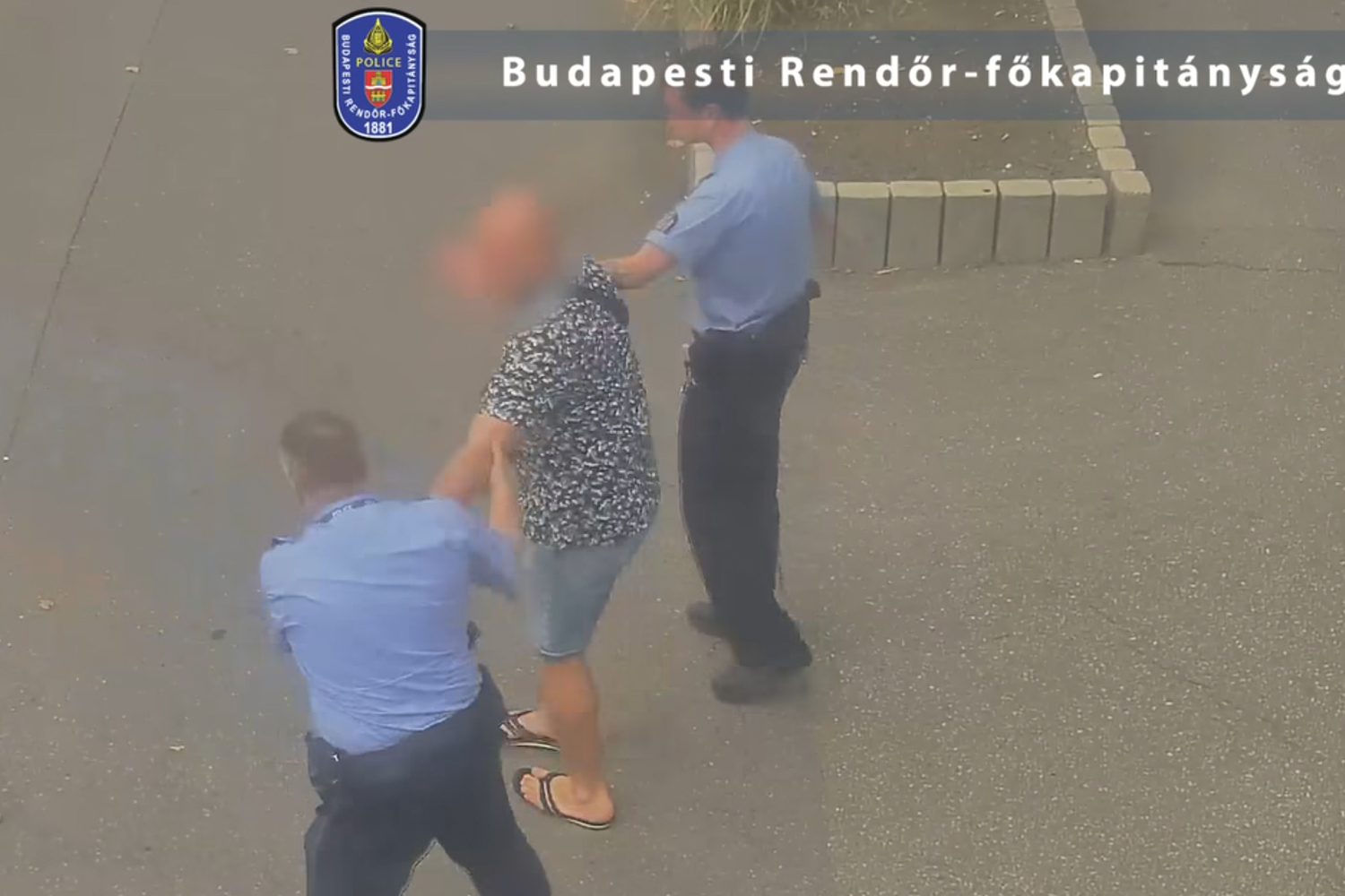 A rendőrök alól akarta ellopni az autót Budapesten, vicces videókba illő jelent lett belőle Kép