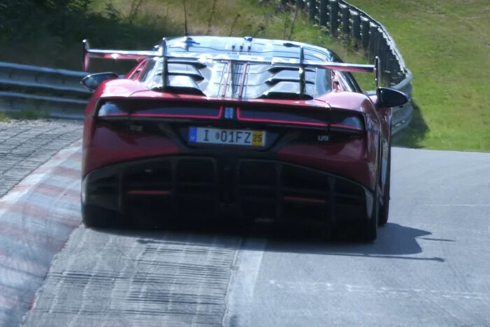 Rettentően érdekes autót szúrtak ki magyar rendszámmal 1