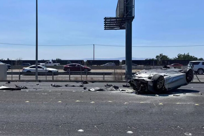 Csúnya vége lett egy utcai versenynek: az egyik sofőr katapultált, a másikat letartóztatták