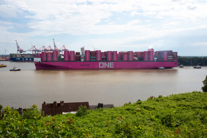 Gigahajó tart Európa felé, soha ekkora rakomány nem érkezett 6