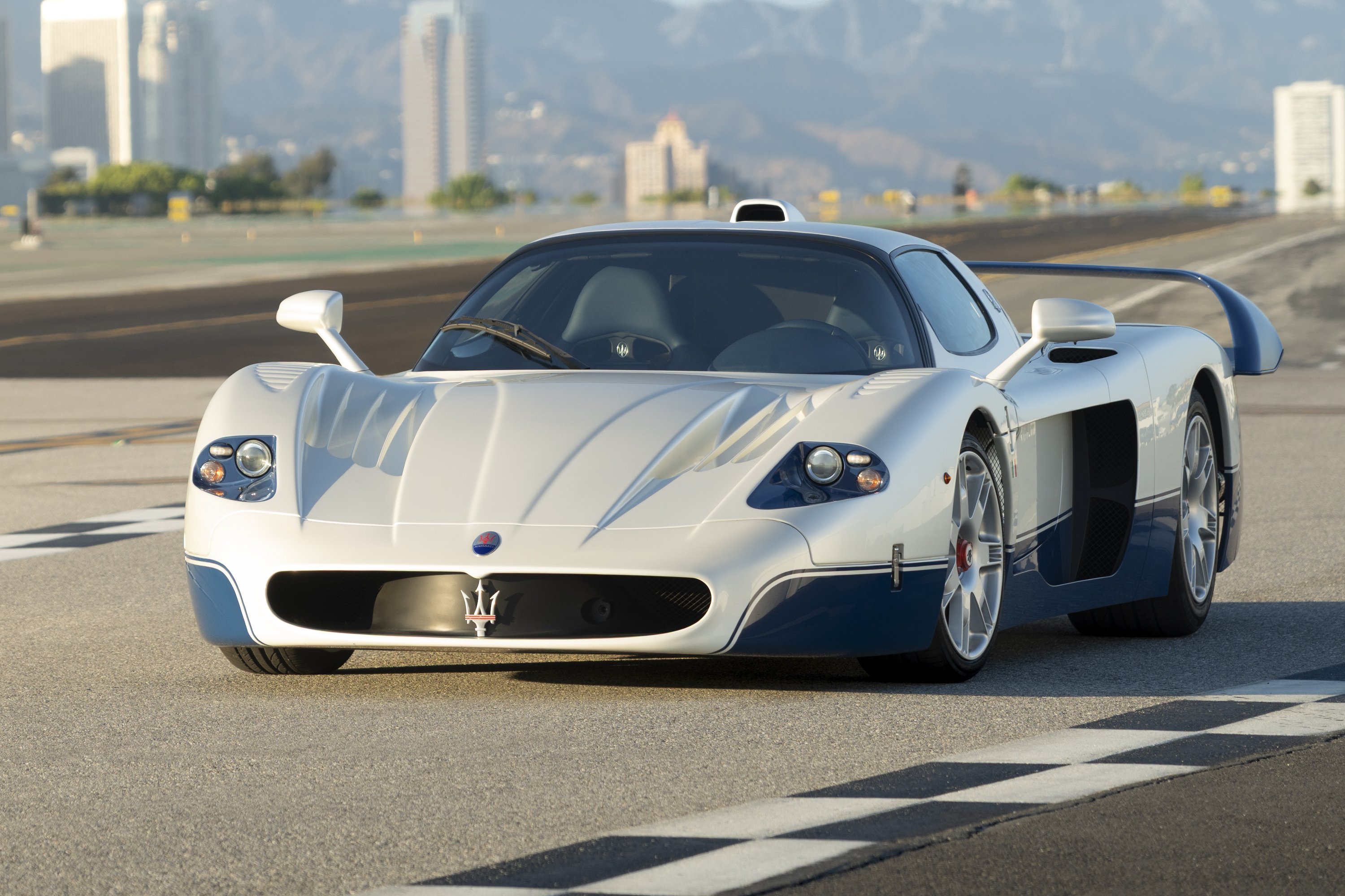 06_maserati-mc12-stradale-credits_robin-adams_courtesy-of-broad-arrow-auctions | Vezess | Vezess