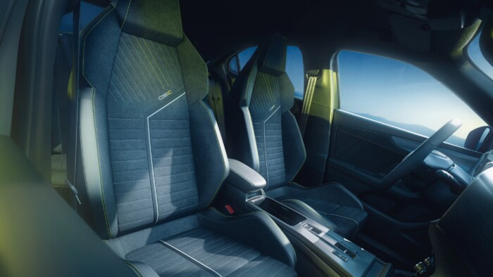 Sportmodellel erősít az Opel 8