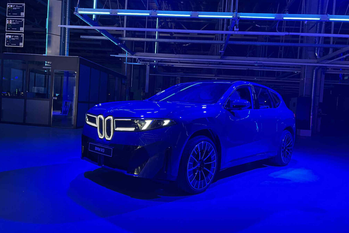Így haladnak a gyártószalagon a debreceni BMW-k