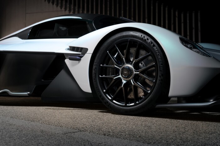 Elenyészően kevés kilométer után adja el méregdrága sportkocsiját a korábbi F1-es közönségkedvenc