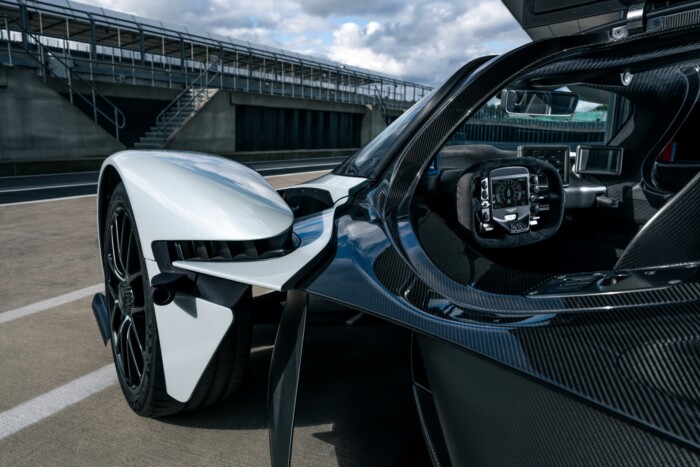 Elenyészően kevés kilométer után adja el méregdrága sportkocsiját a korábbi F1-es közönségkedvenc 7