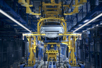 Lassan fogynak a villanyautók: ezer embert küldhet el a globális autógyár