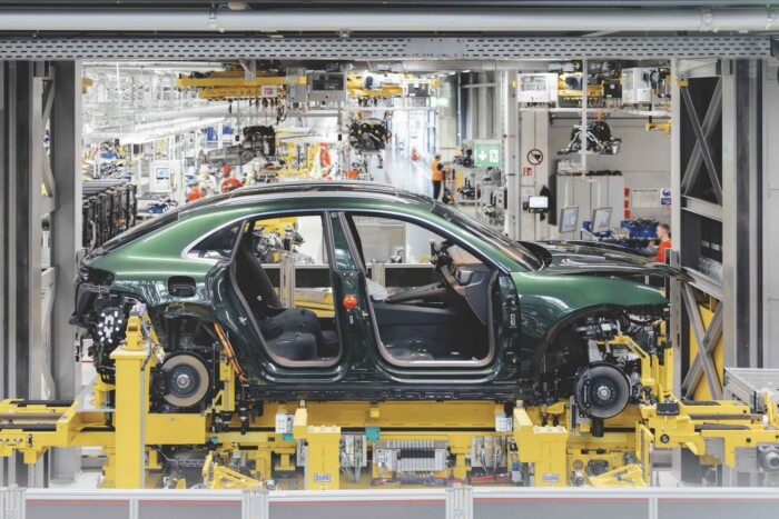 100 ezer autóipari dolgozót rúgnak ki Németországban, itt vannak a részletek