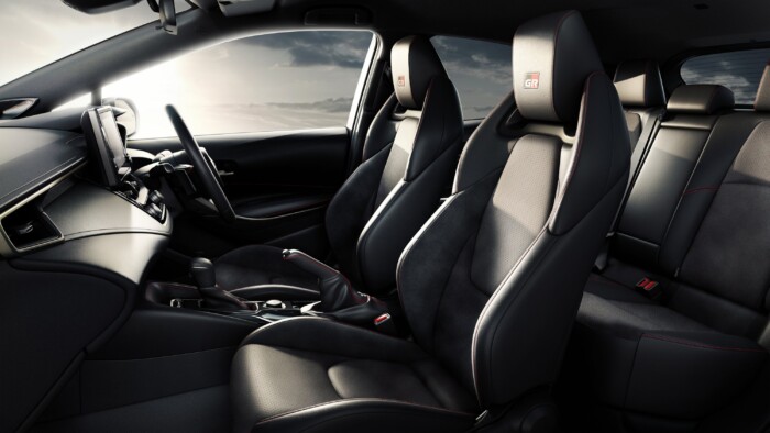 Ragasztótól lesz még jobb a legvadabb Toyota Corolla 13 | Vezess Ragasztótól lesz még jobb a legvadabb Toyota Corolla 13