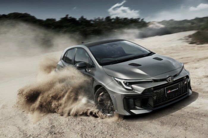 Ragasztótól lesz még jobb a legvadabb Toyota Corolla 10 | Vezess Ragasztótól lesz még jobb a legvadabb Toyota Corolla 10