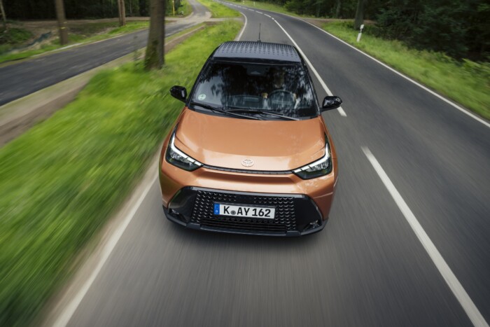 Zsebrakétává gyúrták a legkisebb Toyotát 19