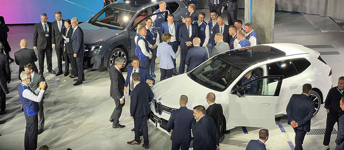 Így haladnak a gyártószalagon a debreceni BMW-k