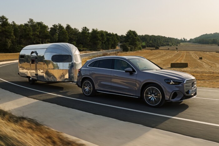 Világító csillag, szuperagy, vegán belső: itt az új Mercedes SUV 15