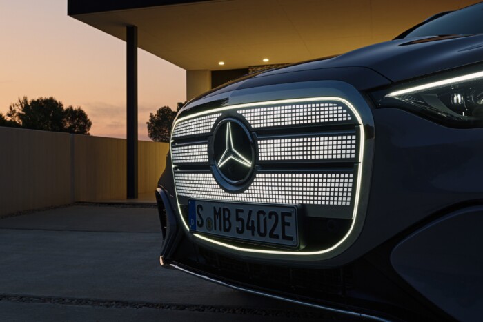 Világító csillag, szuperagy, vegán belső: itt az új Mercedes SUV 6