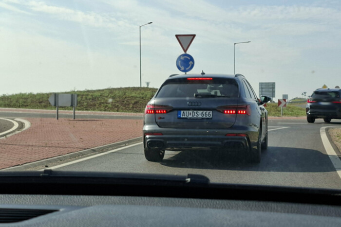 Pokoli egyéni rendszámot kapott egy hazai Audi 1