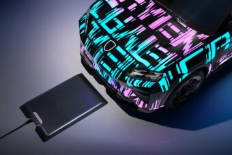 Vezeték nélkül tölthető az új elektromos Porsche