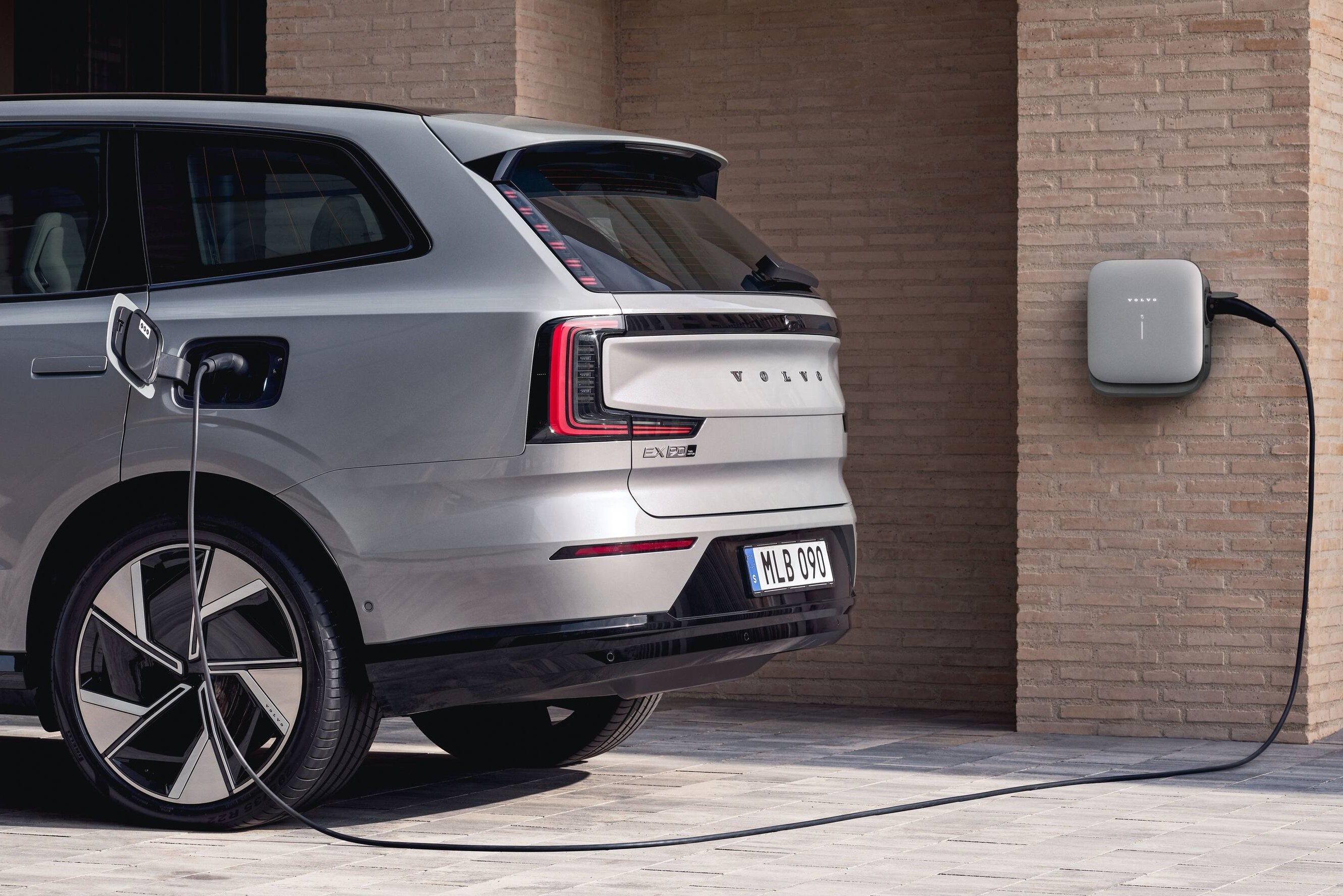 EX90 Charging | Vezess | Vezess