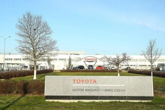 Villanyautókat kezd gyártani a Toyota Európában