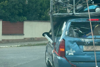 Budakalászról indult a magyar valóság esszenciája, a rendszámtábla is zseniális