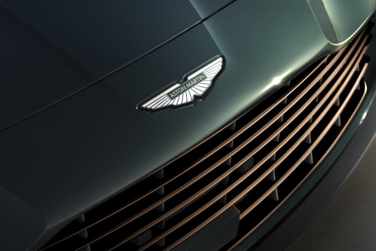 Bizarr: saját tulajdonosát perli az autógyártó