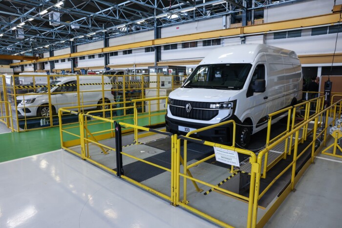 Így fejleszt a Renault új járműveket 8 | Vezess Így fejleszt a Renault új járműveket 8