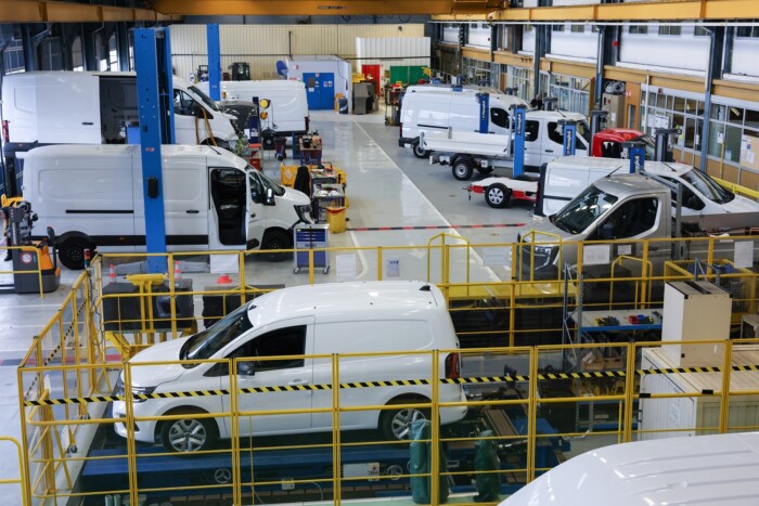 Így fejleszt a Renault új járműveket 11 | Vezess Így fejleszt a Renault új járműveket 11