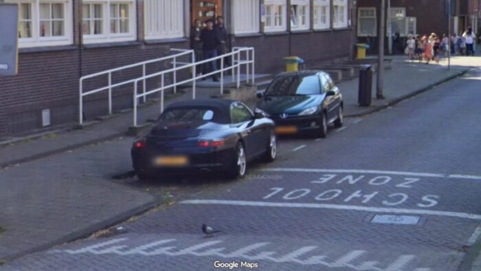 Értékes Porsche áll elhagyva Amszterdamban, senki se tudja, miért hagyták ott 1