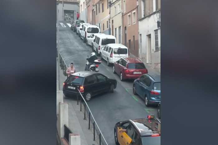 Sok autós rémálma egy ilyen meredek emelkedő