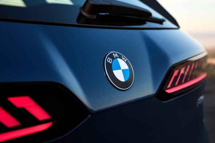 Feltűnt, hogy logót váltott a BMW? 1 | Vezess Feltűnt, hogy logót váltott a BMW? 1