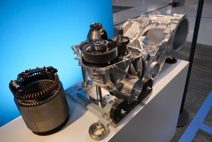 Ilyen testközelből az új magyar autó 15