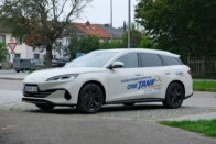 Szokatlan autót hozott a magyar piacra a BYD 8