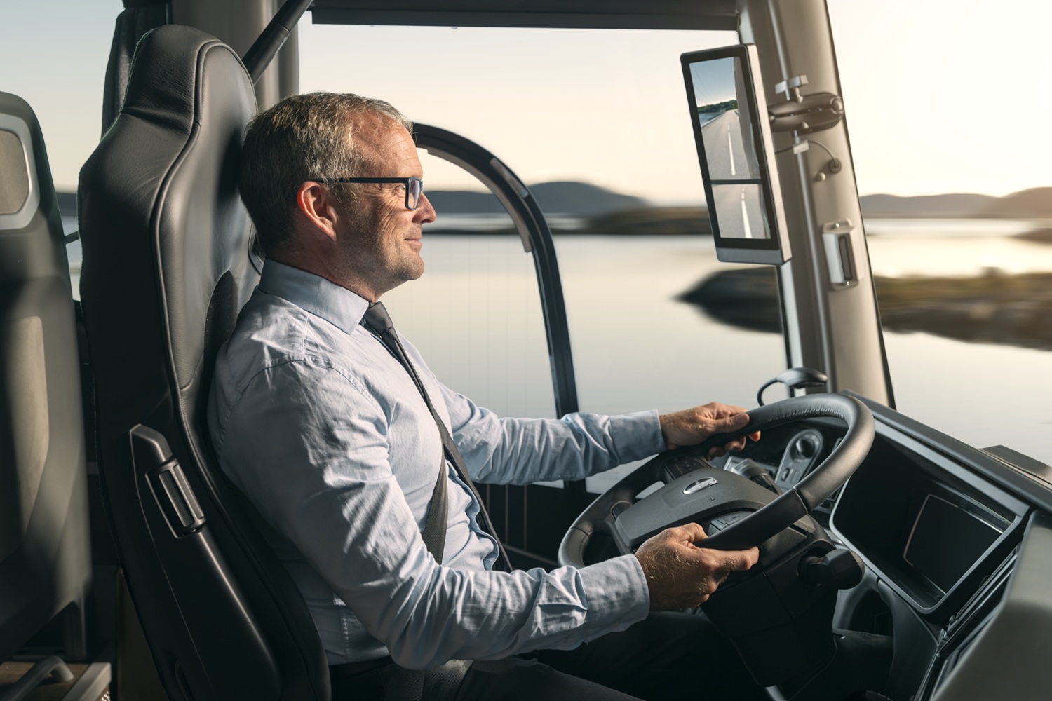 bzr-electric_cd_driver-side-view_1466_volvobuses_2025_original-file | Vezess | Vezess