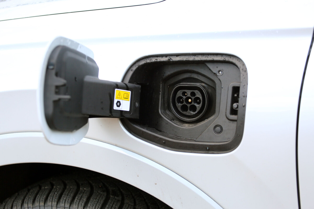 Sokk a kutatóknak: ennyit fogyasztanak valójában a plug-in hibridek