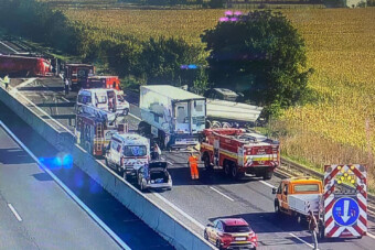 Három kamion rongyolt egymásba Szlovákiában, fotókon a baleset