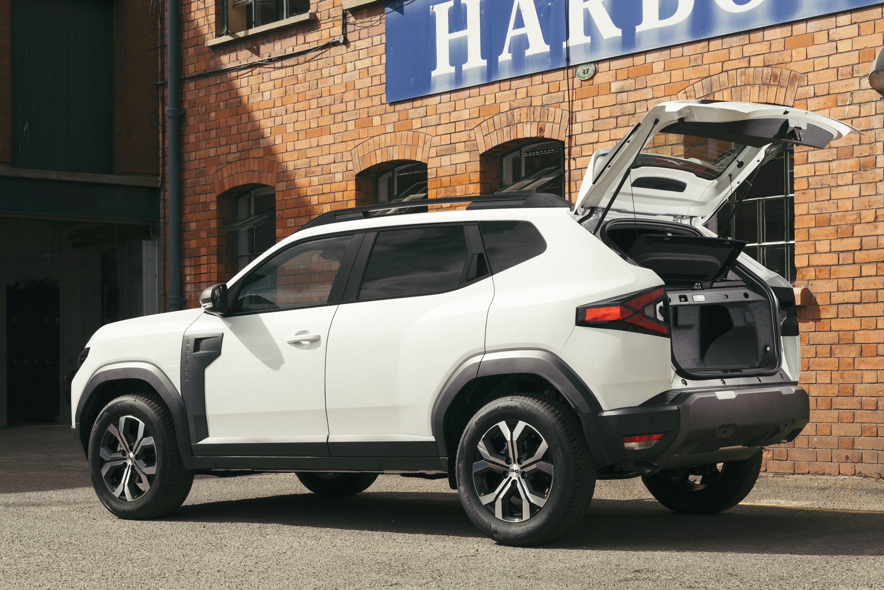 dacia-duster-cargo-exterior-2 | Vezess | Vezess