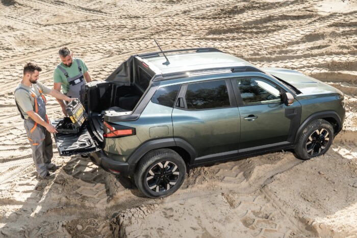 Kicsit suta, nagyon drága a legújabb Dacia 6 | Vezess Kicsit suta, nagyon drága a legújabb Dacia 6